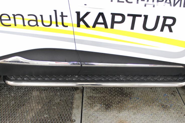 Пороги и боковые трубы на Renault Kaptur фото 1