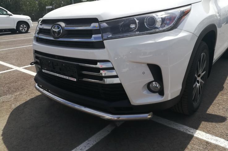 Защита переднего бампера на Toyota Highlander фото 1