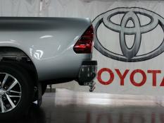 Защита заднего бампера на Toyota Hilux фото 5