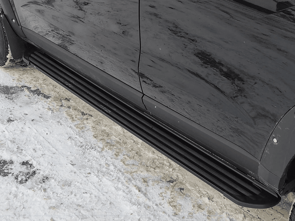 Пороги алюминиевые "Slim Line Black" 1820 мм на Haval Dargo