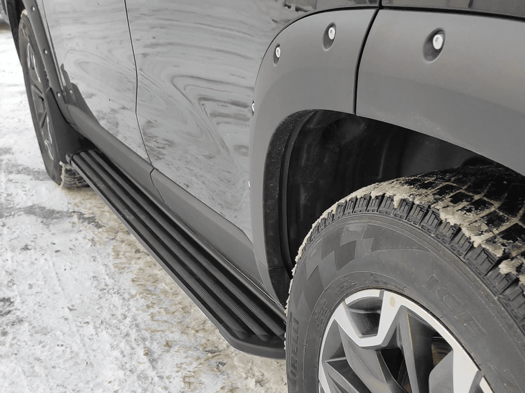 Пороги алюминиевые "Slim Line Black" 1820 мм на Haval Dargo
