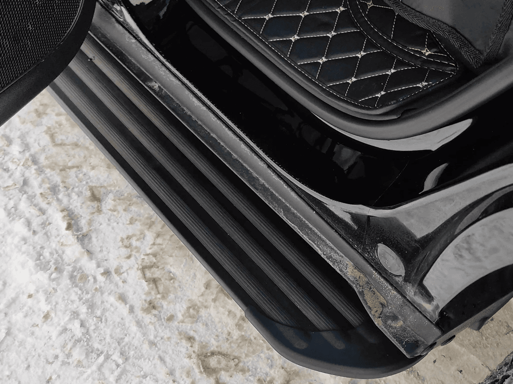 Пороги алюминиевые "Slim Line Black" 1820 мм на Haval Dargo