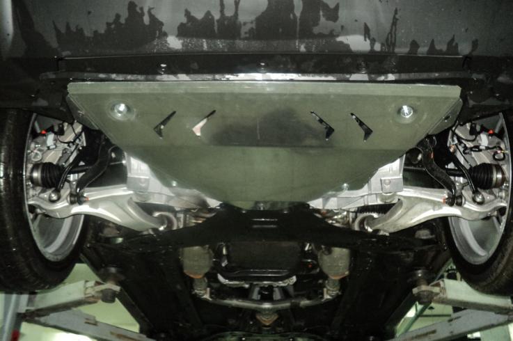 Защита картера двигателя и КПП на Infiniti QX70 (FX35, FX37, FX30d, FX50) фото 1