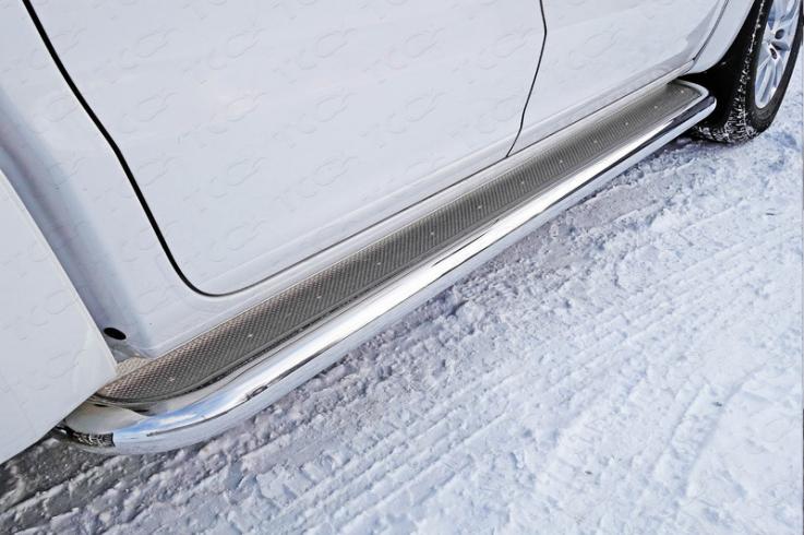 Пороги и боковые трубы на Volkswagen Amarok фото 1