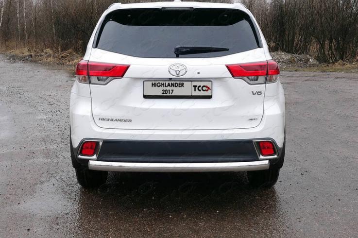 Защита заднего бампера на Toyota Highlander фото 1