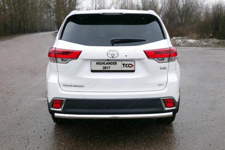 Защита заднего бампера на Toyota Highlander фото 1