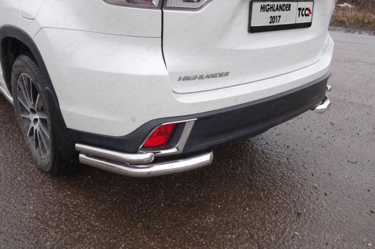 Защита заднего бампера на Toyota Highlander фото 1