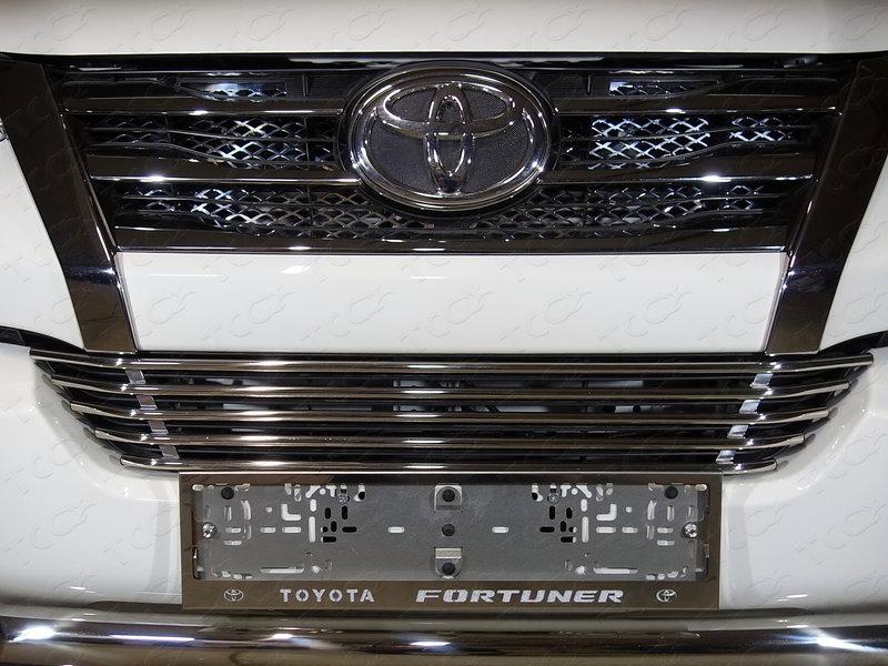 Накладки и молдинги на Toyota Fortuner фото 173