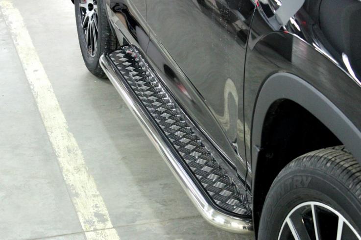 Пороги и боковые трубы на Toyota Highlander фото 1