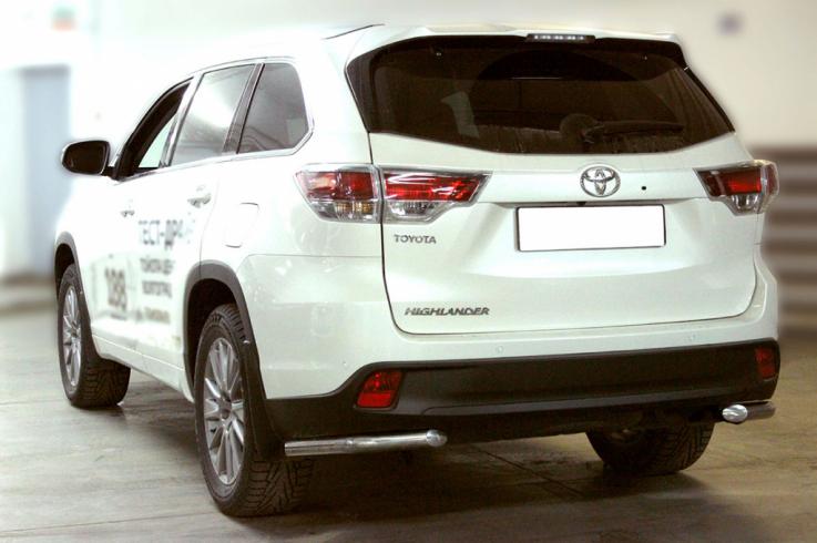 Защита заднего бампера на Toyota Highlander фото 1