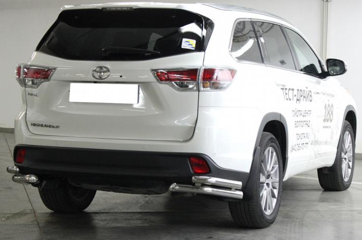 Защита заднего бампера на Toyota Highlander фото 1