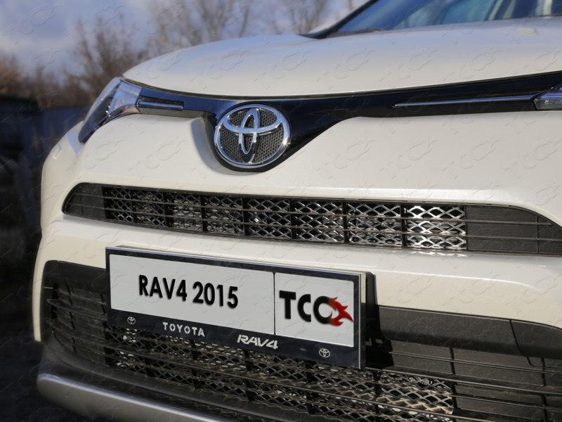 Накладки и молдинги на Toyota RAV4 фото 331
