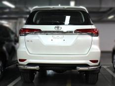 Защита заднего бампера на Toyota Fortuner фото 3