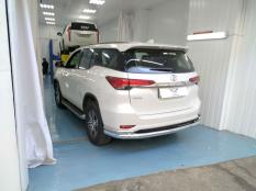 Защита заднего бампера на Toyota Fortuner фото 8