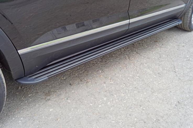 Пороги и боковые трубы на Volkswagen Teramont фото 1