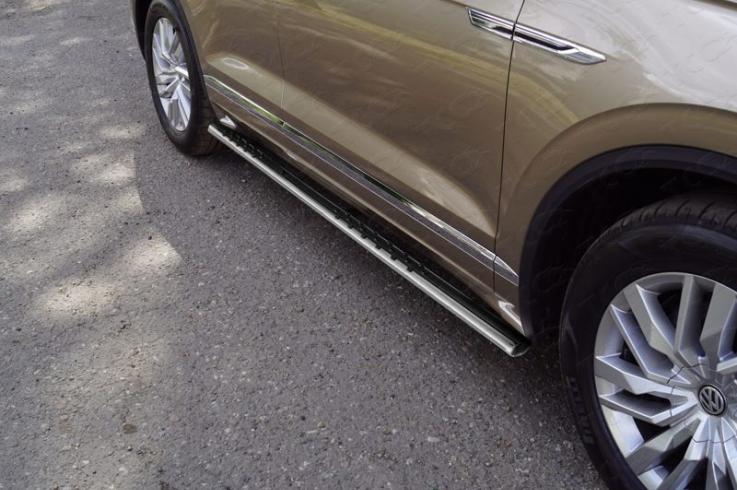 Пороги и боковые трубы на Volkswagen Touareg фото 1