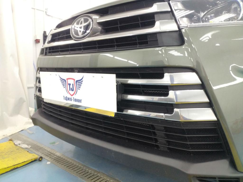 Защитные сетки радиатора на Toyota Highlander фото 136