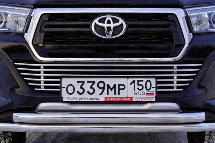 Накладки и молдинги на Toyota Hilux фото 1