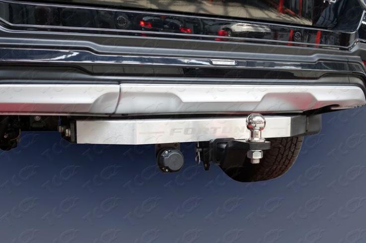 Фаркоп на Toyota Fortuner фото 1