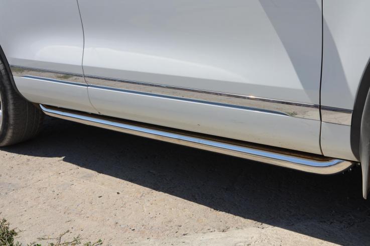 Пороги и боковые трубы на Volkswagen Touareg фото 1