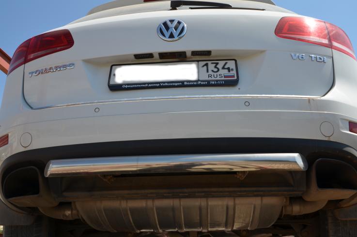 Защита заднего бампера на Volkswagen Touareg фото 1