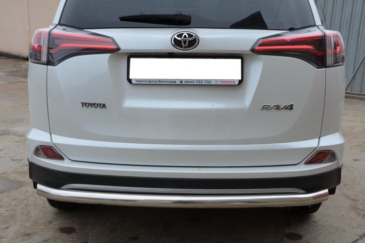 Защита заднего бампера на Toyota RAV4 фото 1