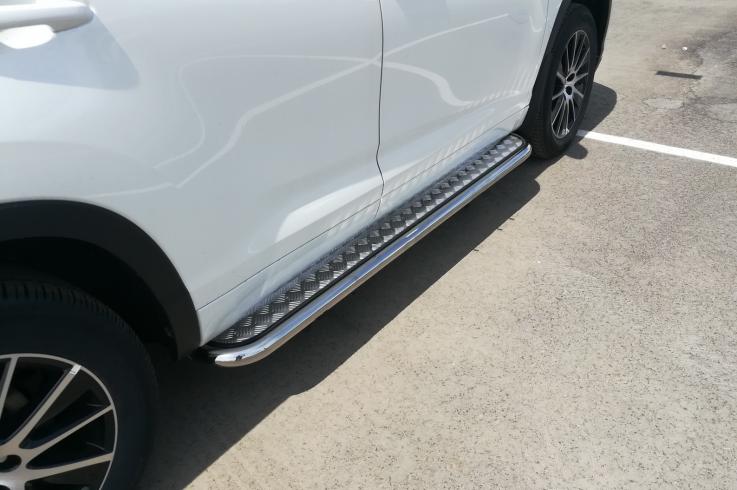 Пороги и боковые трубы на Toyota Highlander фото 1