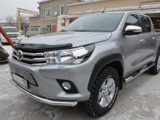 Пороги и боковые трубы на Toyota Hilux фото 3