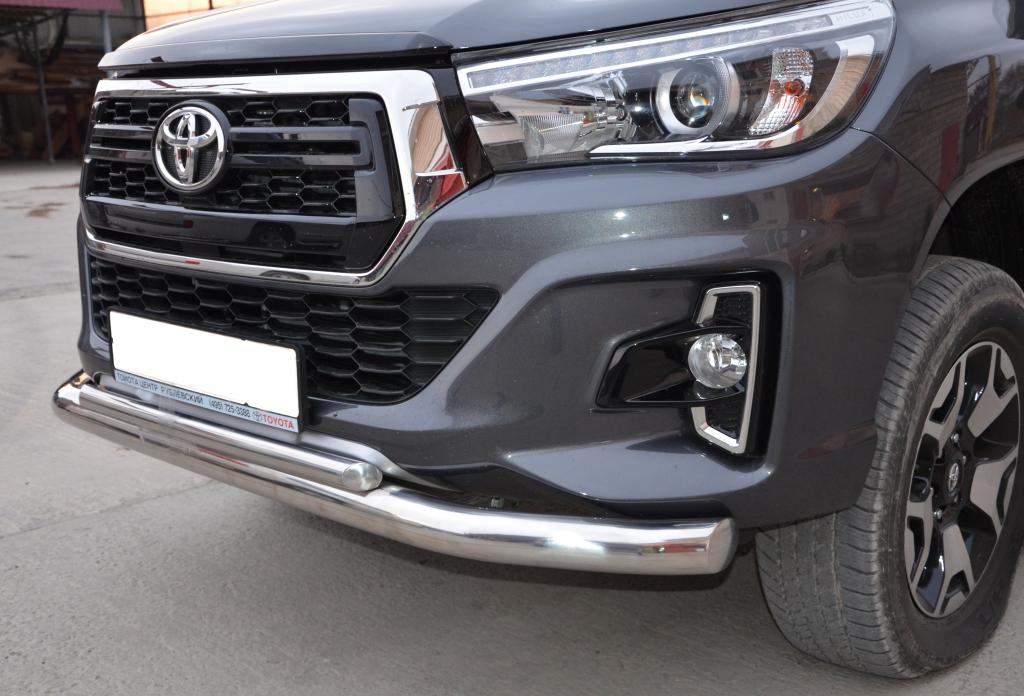 Защита переднего бампера на Toyota Hilux фото 140