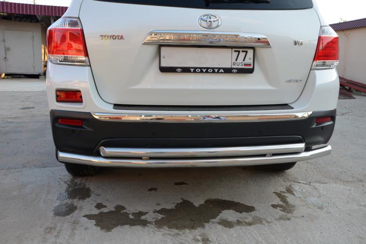 Защита заднего бампера на Toyota Highlander фото 1