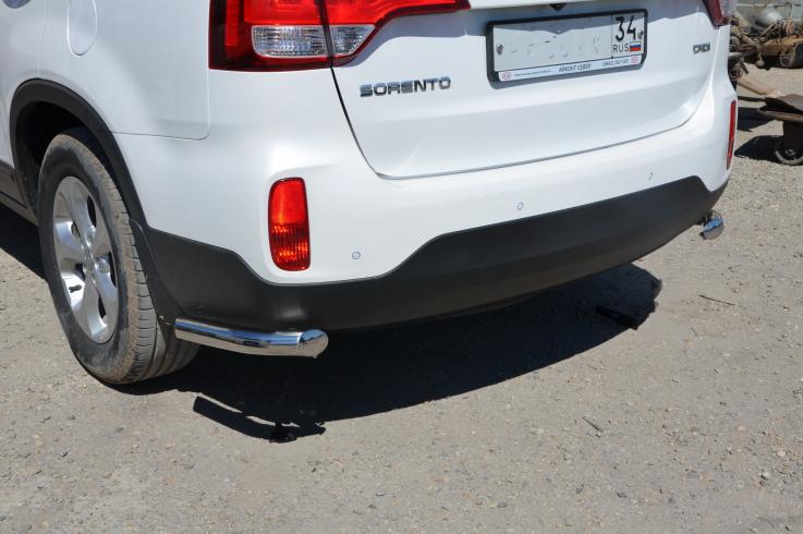 Защита заднего бампера на Kia Sorento фото 1
