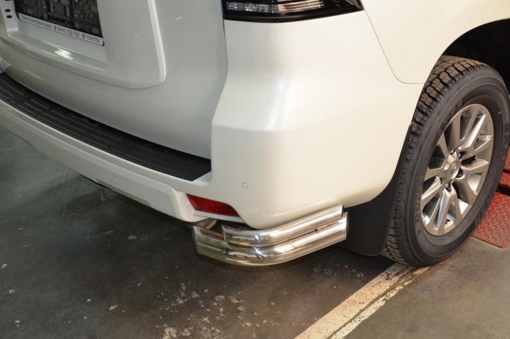 Защита заднего бампера на Toyota Land Cruiser Prado 150 фото 1