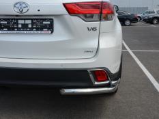 Защита заднего бампера на Toyota Highlander фото 3