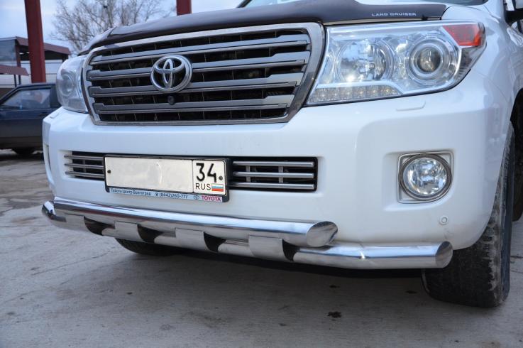 Защита переднего бампера на Toyota Land Cruiser 200 фото 1