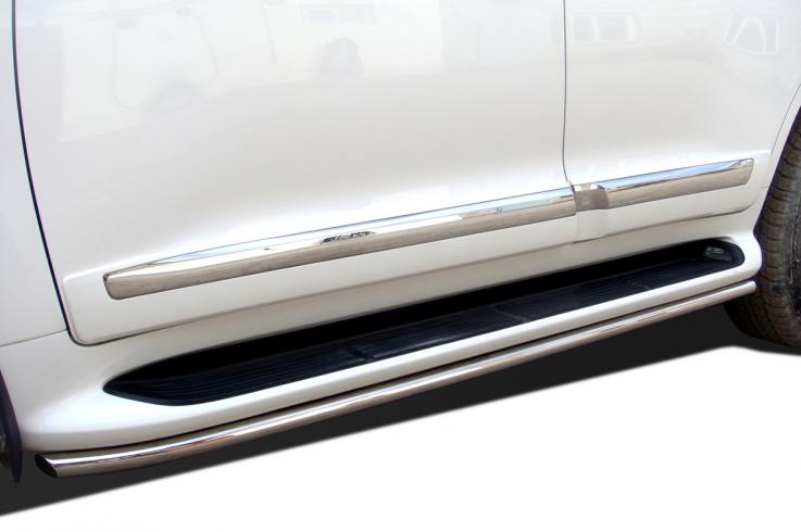 Пороги и боковые трубы на Toyota Land Cruiser 200 фото 1