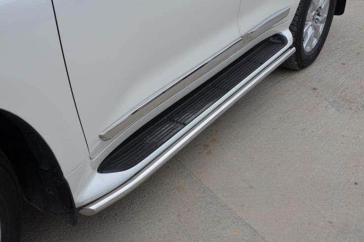 Пороги и боковые трубы на Toyota Land Cruiser 200 фото 1