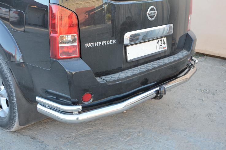 Защита заднего бампера на Nissan Pathfinder фото 1