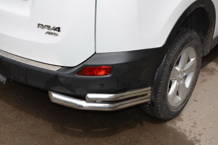 Защита заднего бампера на Toyota RAV4 фото 1