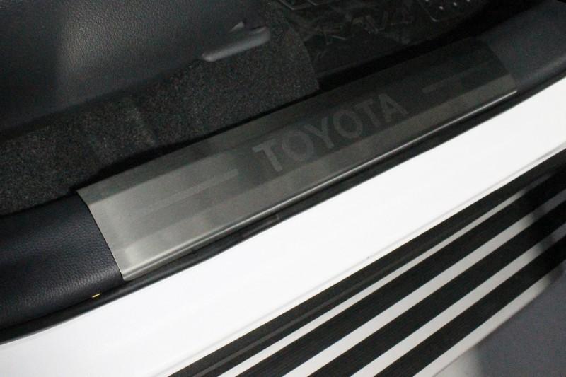Накладки и молдинги на Toyota RAV4 фото 69