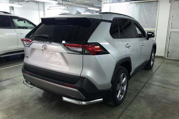 Защита заднего бампера на Toyota RAV4 фото 1