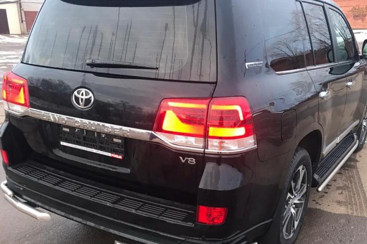 Защита заднего бампера на Toyota Land Cruiser 200 Executive фото 1