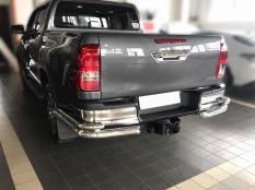 Защита заднего бампера на Toyota Hilux фото 7