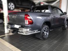 Защита заднего бампера на Toyota Hilux фото 8