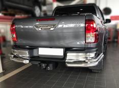 Защита заднего бампера на Toyota Hilux фото 9