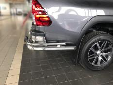 Защита заднего бампера на Toyota Hilux фото 11