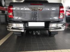 Защита заднего бампера на Toyota Hilux фото 9