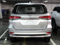 Защита заднего бампера на Toyota Fortuner фото 5