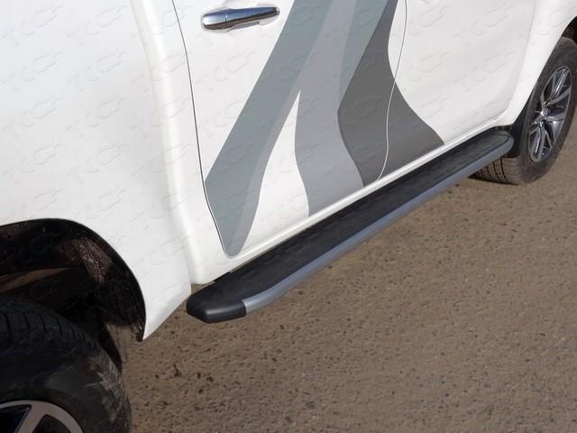 Пороги и боковые трубы на Toyota Hilux фото 34