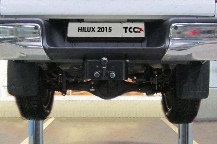 Фаркоп на Toyota Hilux фото 1