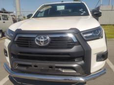 Защита переднего бампера на Toyota Hilux фото 5